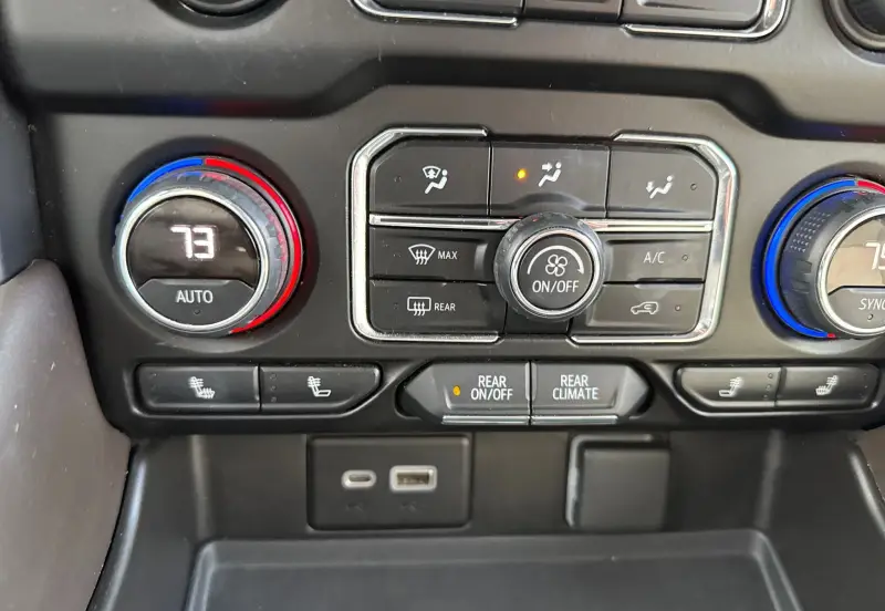 2021 Chevrolet Suburban photo 25