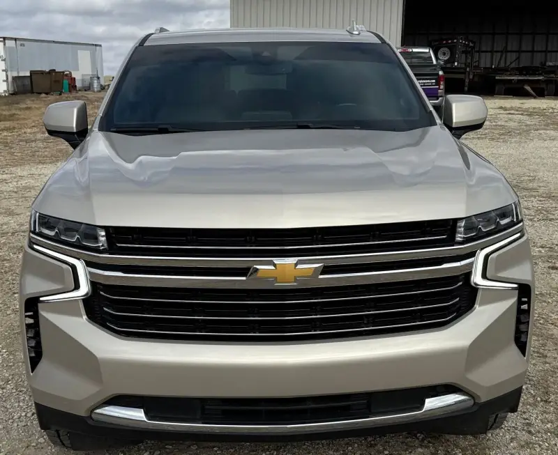 2021 Chevrolet Suburban photo 2