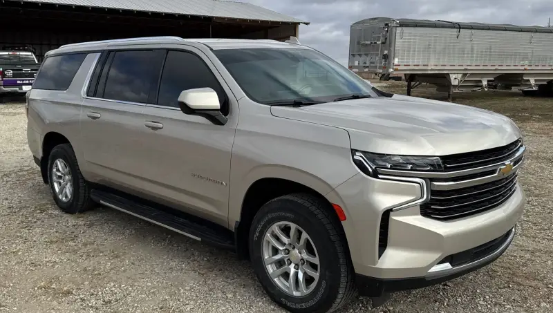 2021 Chevrolet Suburban photo 3