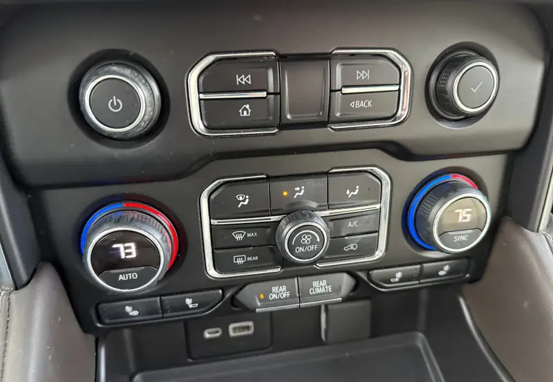 2021 Chevrolet Suburban photo 24
