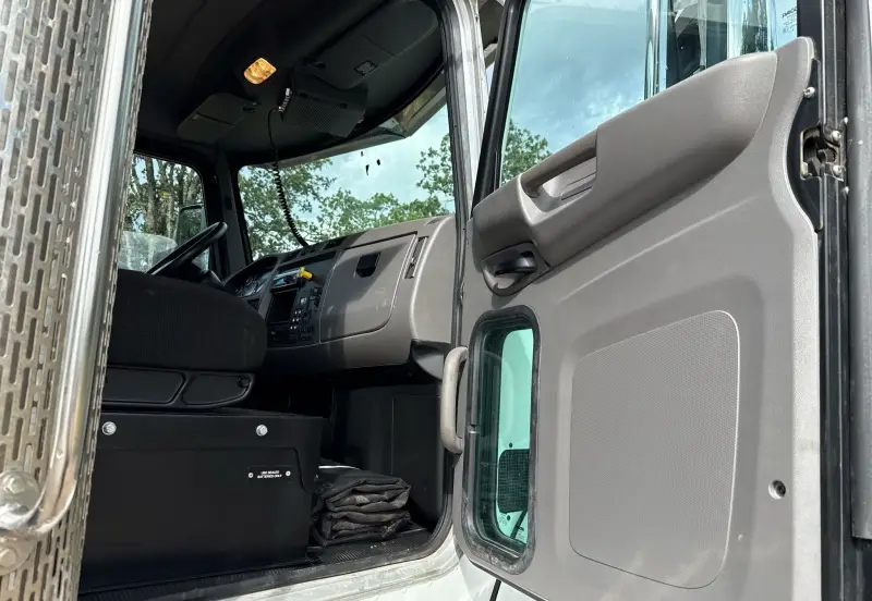 2020 Peterbilt 348 photo 51