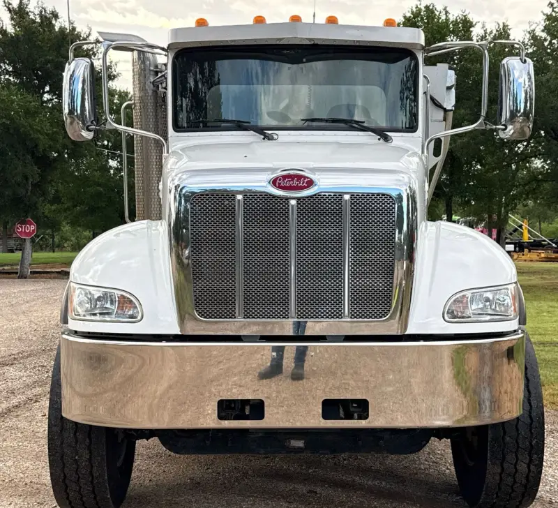 2020 Peterbilt 348 photo 2