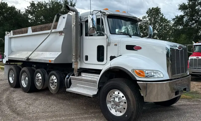 2020 Peterbilt 348 photo 3