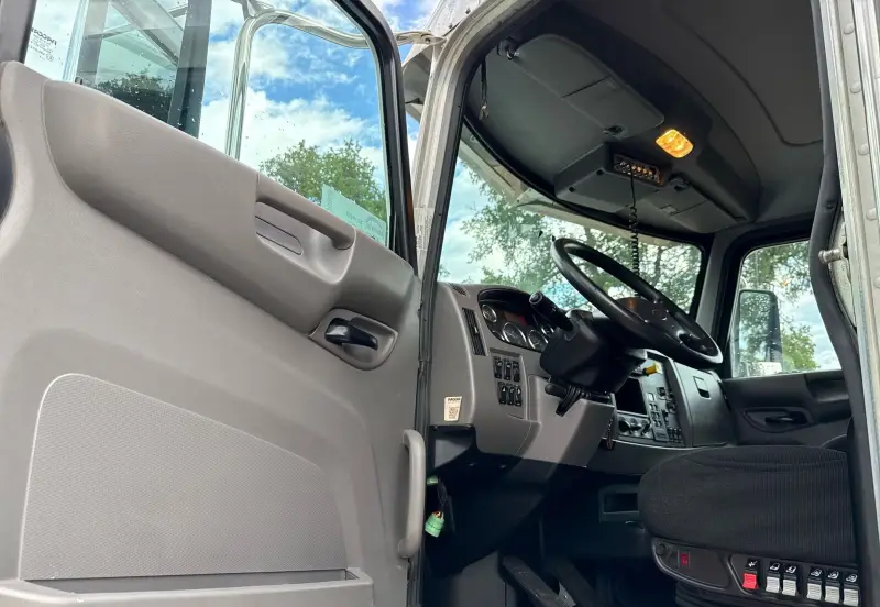 2020 Peterbilt 348 photo 34