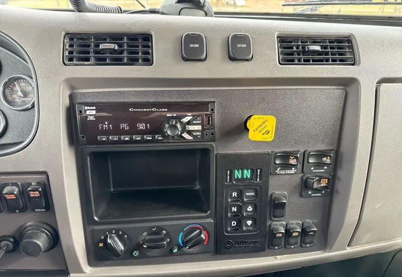 2020 Peterbilt 348 photo 43