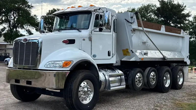 2020 Peterbilt 348 photo 1