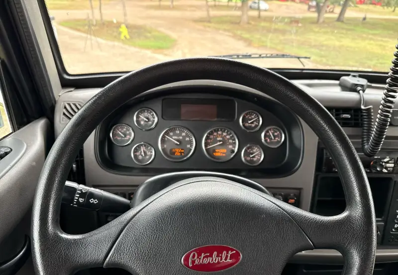 2020 Peterbilt 348 photo 39
