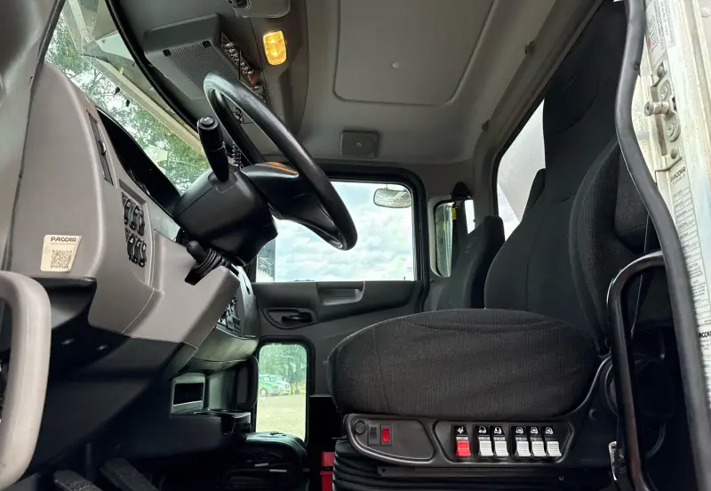2020 Peterbilt 348 photo 36