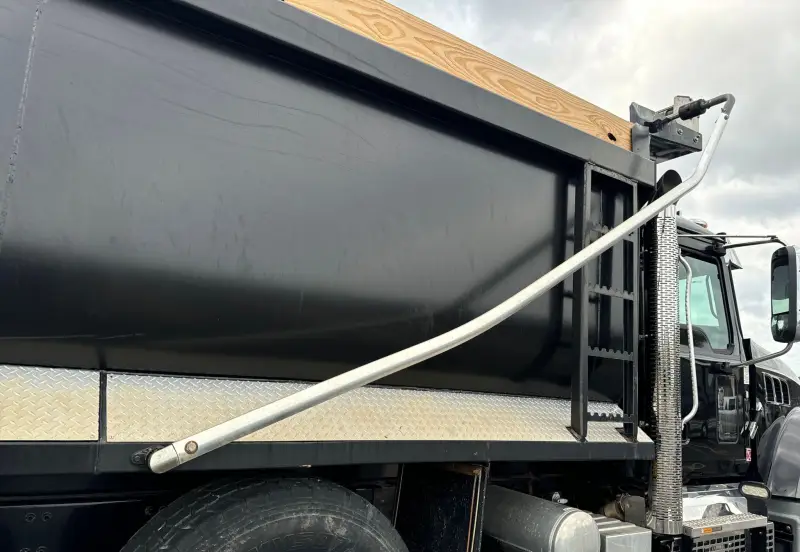 2019 Mack Granite photo 18