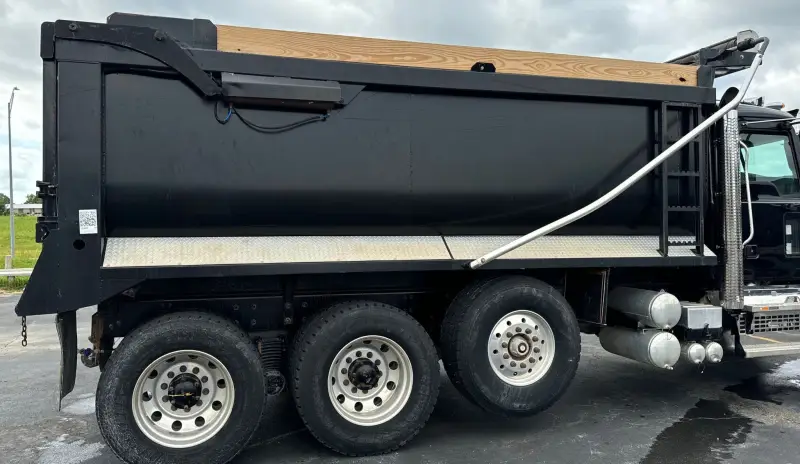 2019 Mack Granite photo 16