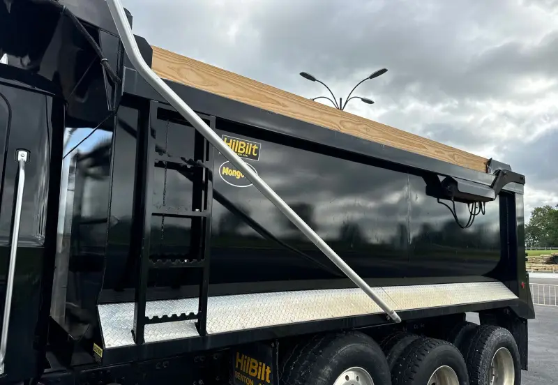 2019 Mack Granite photo 23