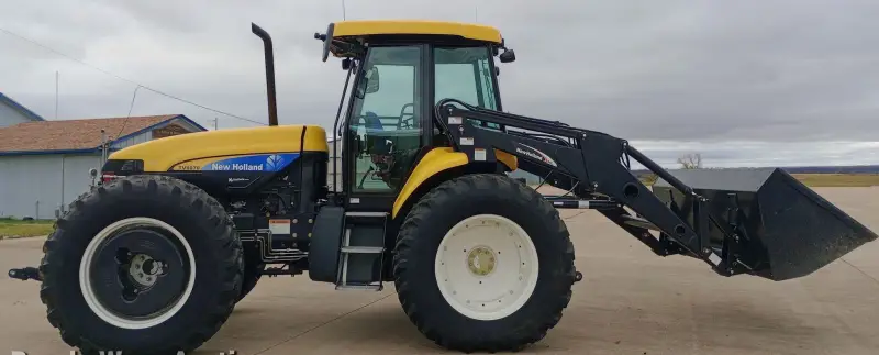 2014 New Holland TV6070 photo 8