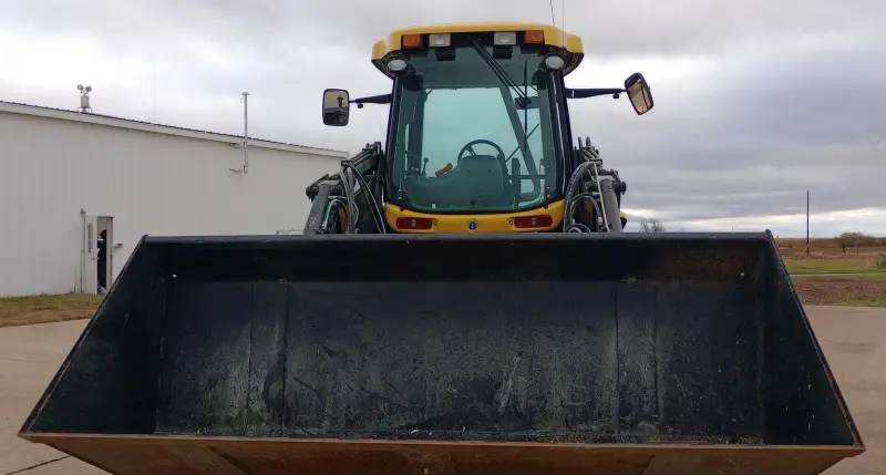 2014 New Holland TV6070 photo 6