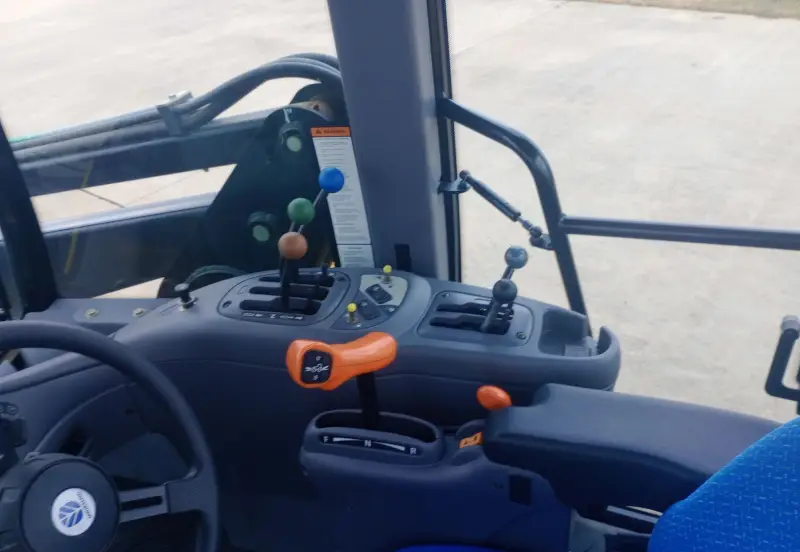 2014 New Holland TV6070 photo 41