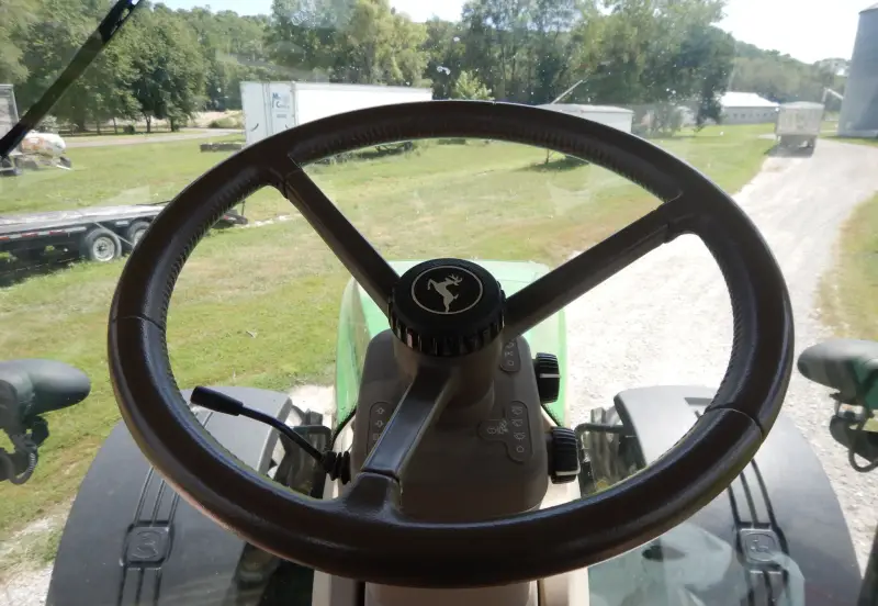 2013 John Deere 8285R photo 17
