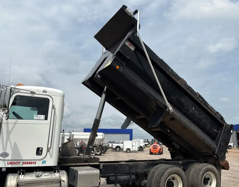 2018 Peterbilt 348 photo 22