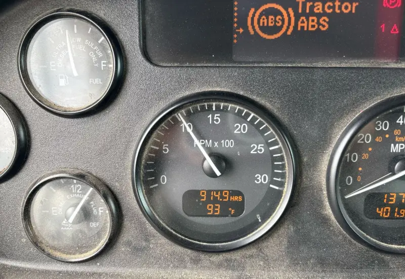 2018 Peterbilt 348 photo 39