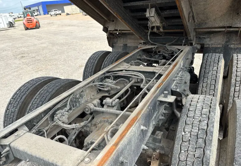 2018 Peterbilt 348 photo 25