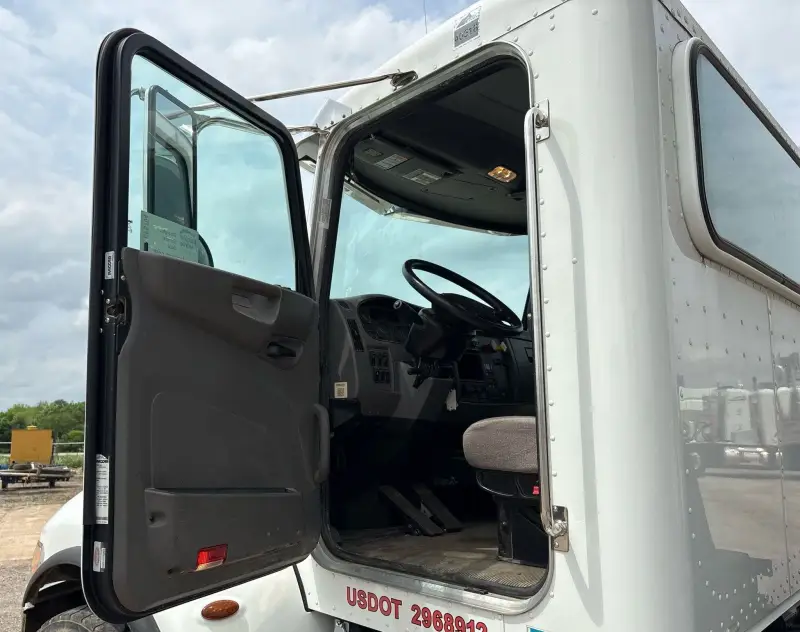 2018 Peterbilt 348 photo 32