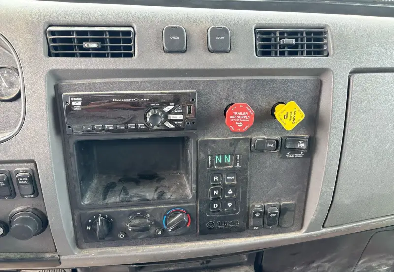 2018 Peterbilt 348 photo 40