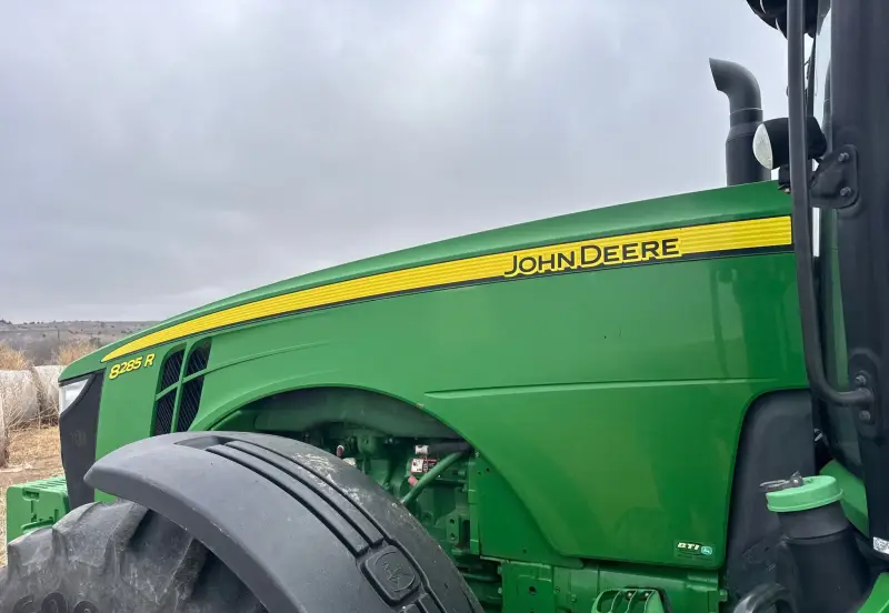 2012 John Deere 8285R photo 9