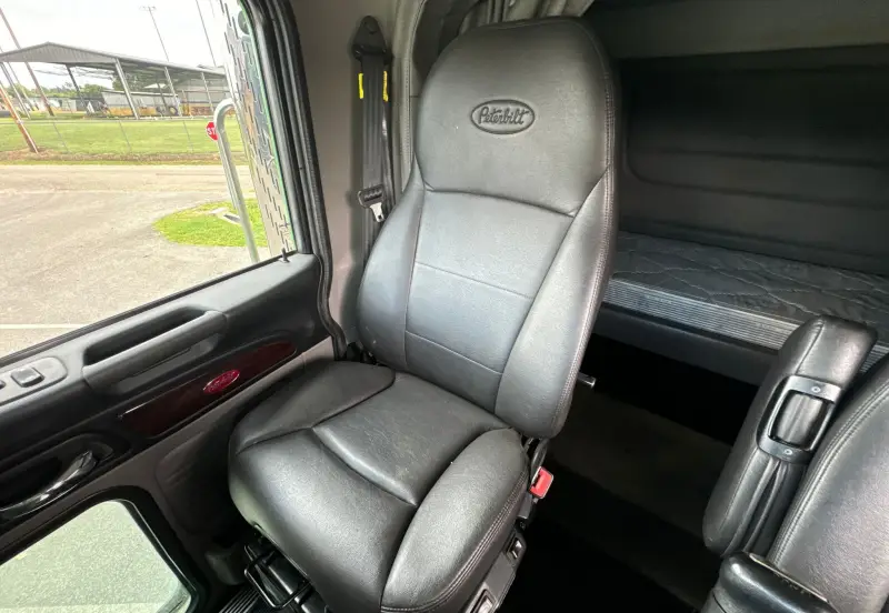 2021 Peterbilt 389 photo 51