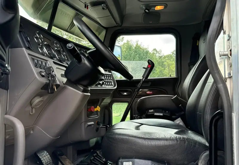 2021 Peterbilt 389 photo 32
