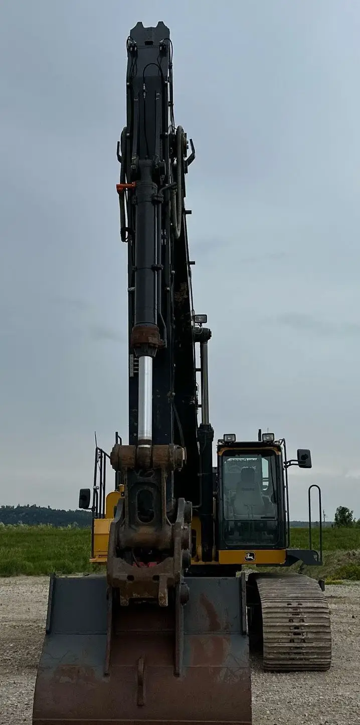 2017 John Deere 470G LC photo 2