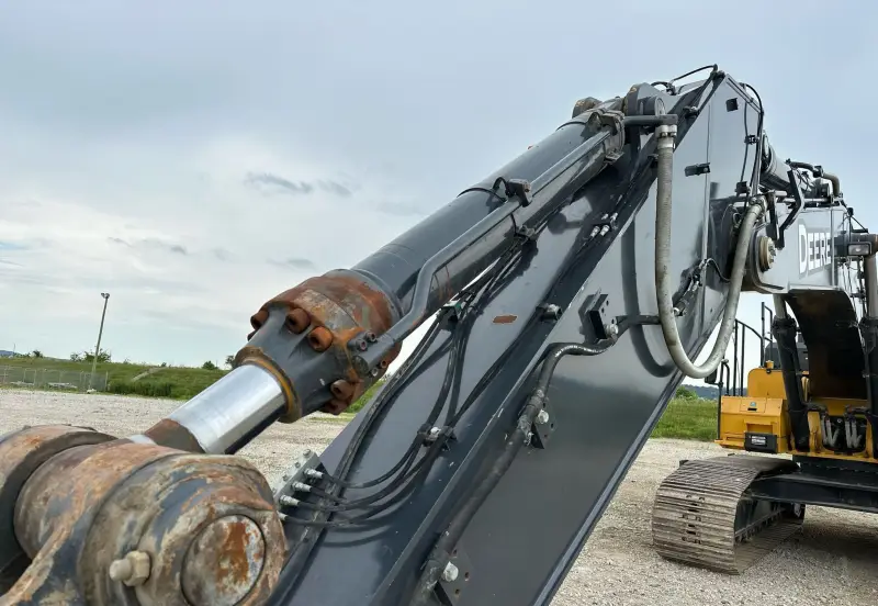 2017 John Deere 470G LC photo 30