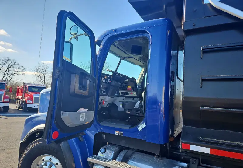 2016 Freightliner Coronado 122SD photo 28