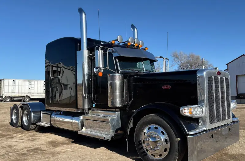 2022 Peterbilt 389 photo 3