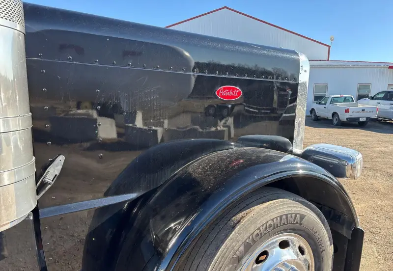 2022 Peterbilt 389 photo 17