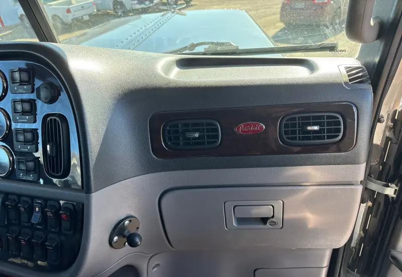 2022 Peterbilt 389 photo 120