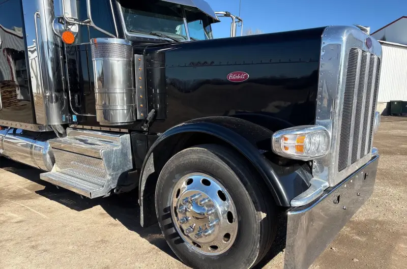 2022 Peterbilt 389 photo 16