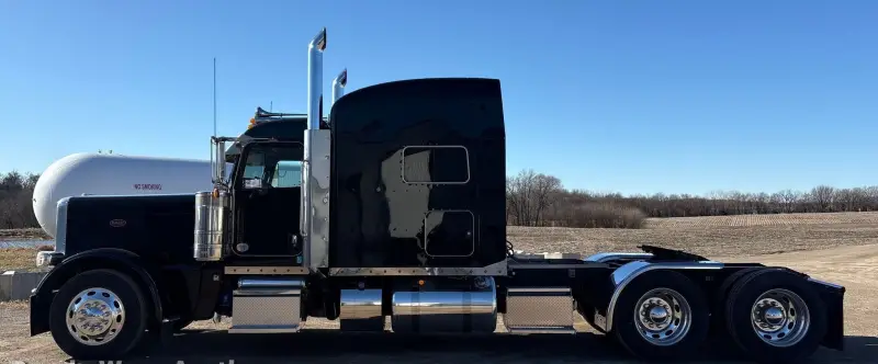 2022 Peterbilt 389 photo 8