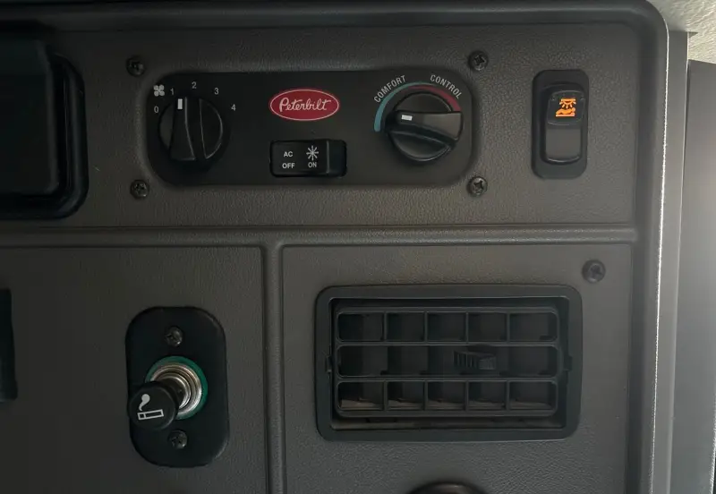 2022 Peterbilt 389 photo 133