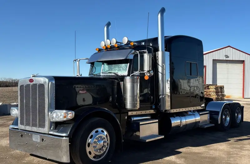 2022 Peterbilt 389 photo 1