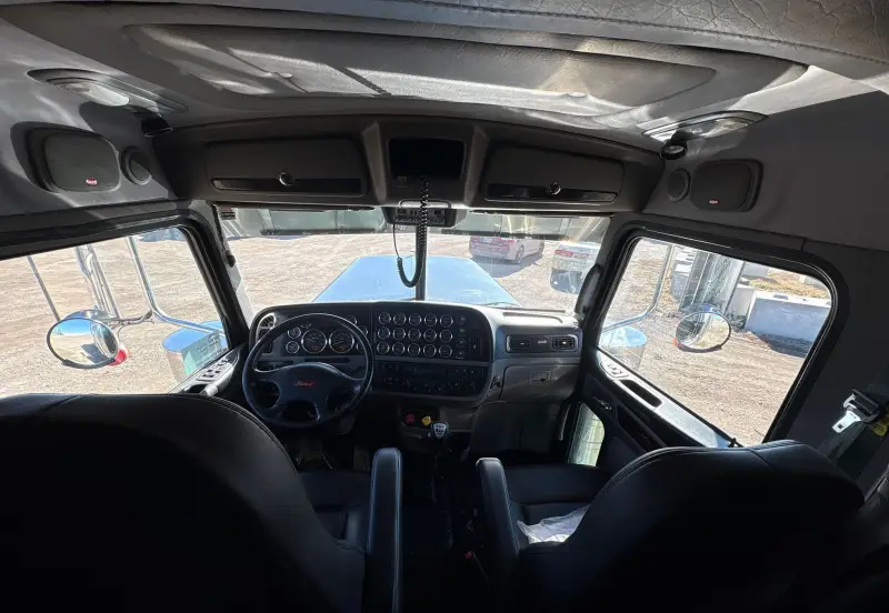 2022 Peterbilt 389 photo 140