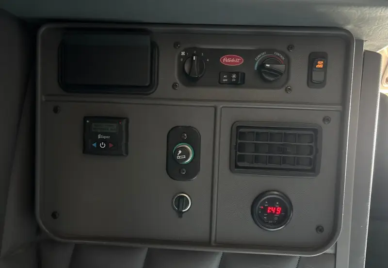 2022 Peterbilt 389 photo 131