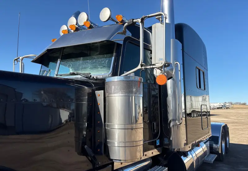 2022 Peterbilt 389 photo 13