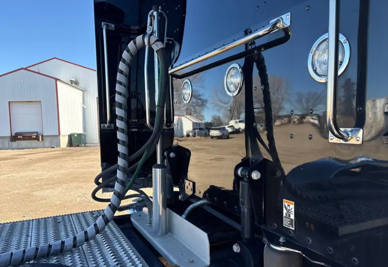 2022 Peterbilt 389 photo 29