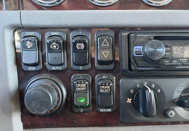 2022 Peterbilt 389 photo 105