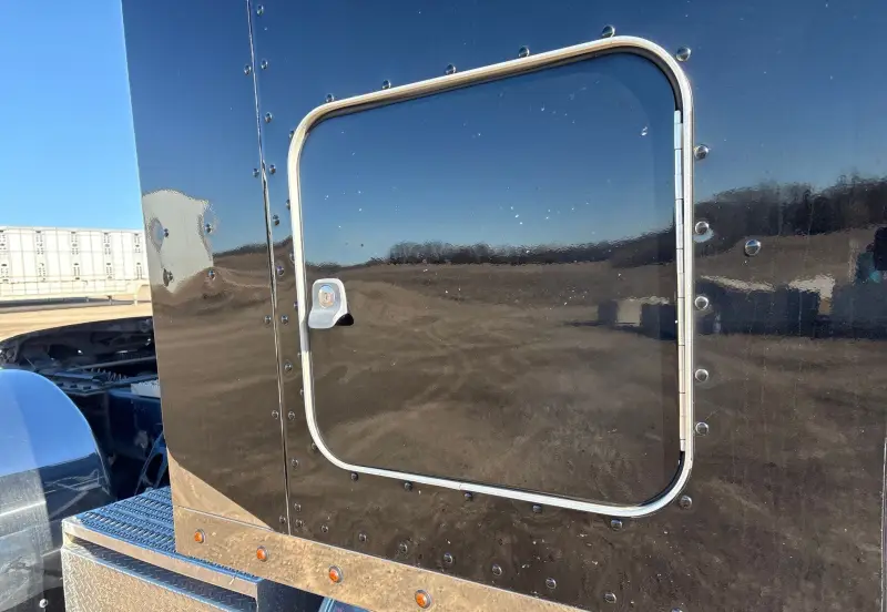 2022 Peterbilt 389 photo 22