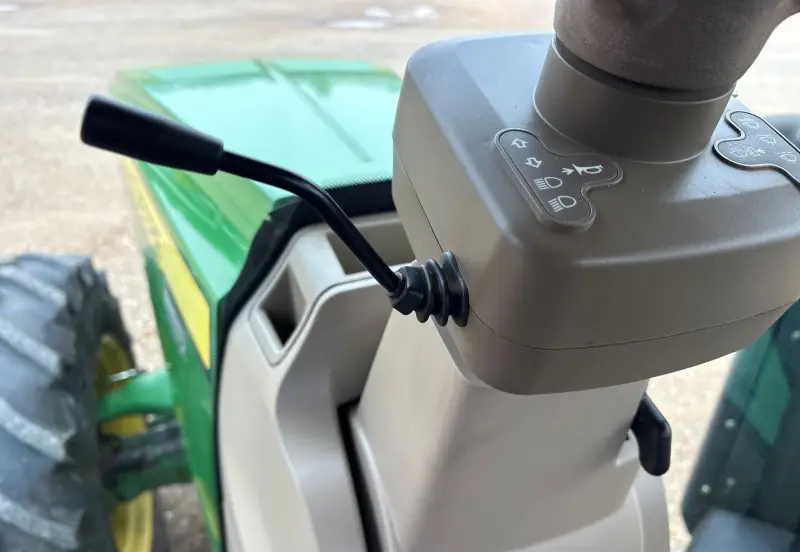 2011 John Deere 8335R photo 38