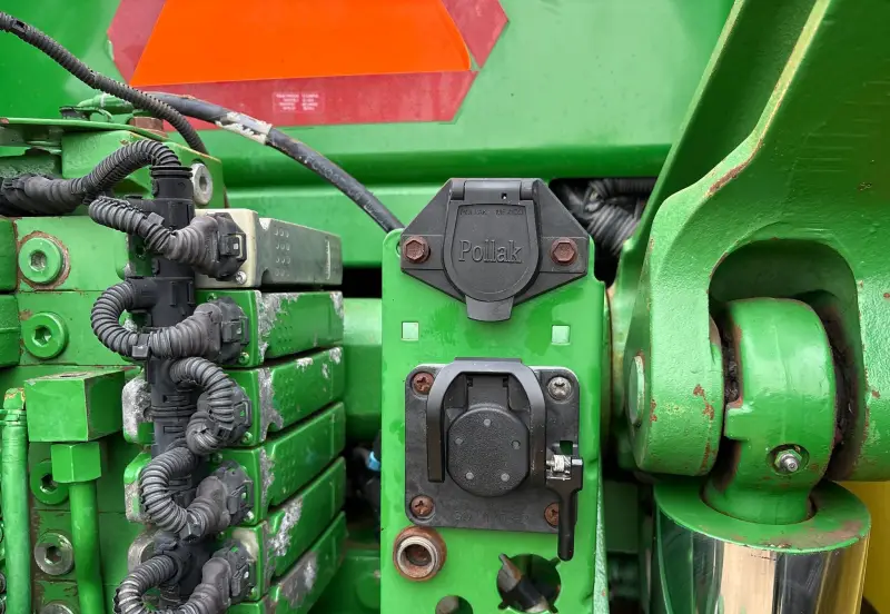 2011 John Deere 8335R photo 22