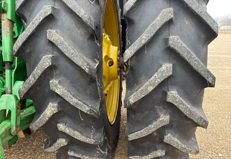 2011 John Deere 8335R photo 64