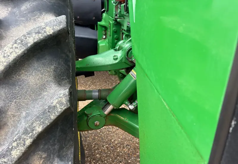 2011 John Deere 8335R photo 11