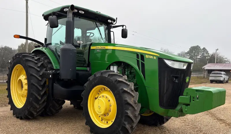 2011 John Deere 8335R photo 3
