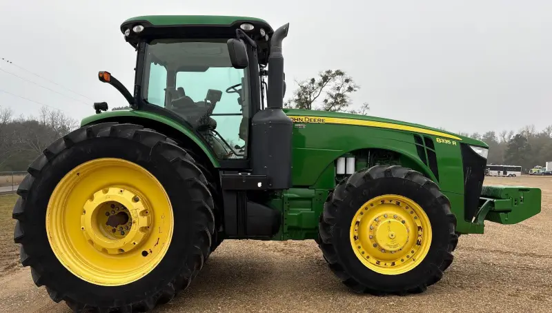 2011 John Deere 8335R photo 4