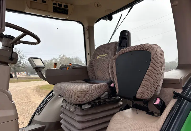 2011 John Deere 8335R photo 33